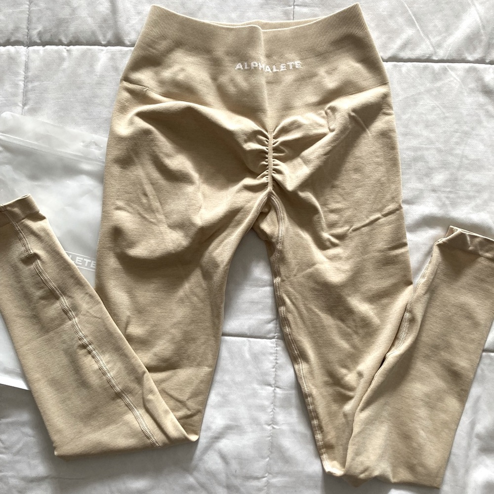 Alphalete Amplify Leggings in Hazelnut